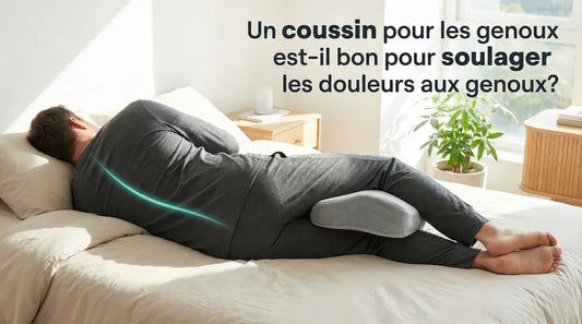 Image d'un homme allongé sur un lit utilisant entre les jambes un coussin genoux