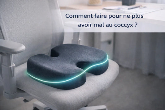 image d'un coussin coccyx sur une chaise avec titre comment faire pour ne plus avoir mal au coccyx