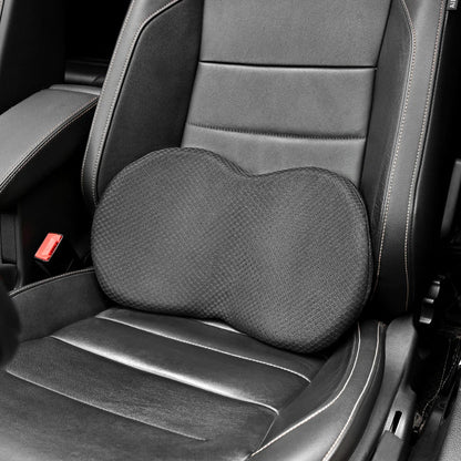 Vue arrière d'un coussin d'assise ergonomique noir montrant la courbure adaptée au siège de voiture pour un maintien stable et un confort accru.